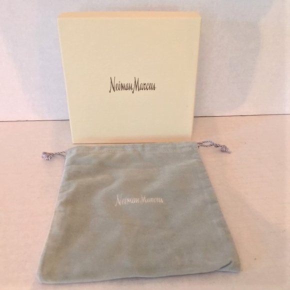 Jose & Maria Barrera gold statement necklace NWT - Picture 7 of 7